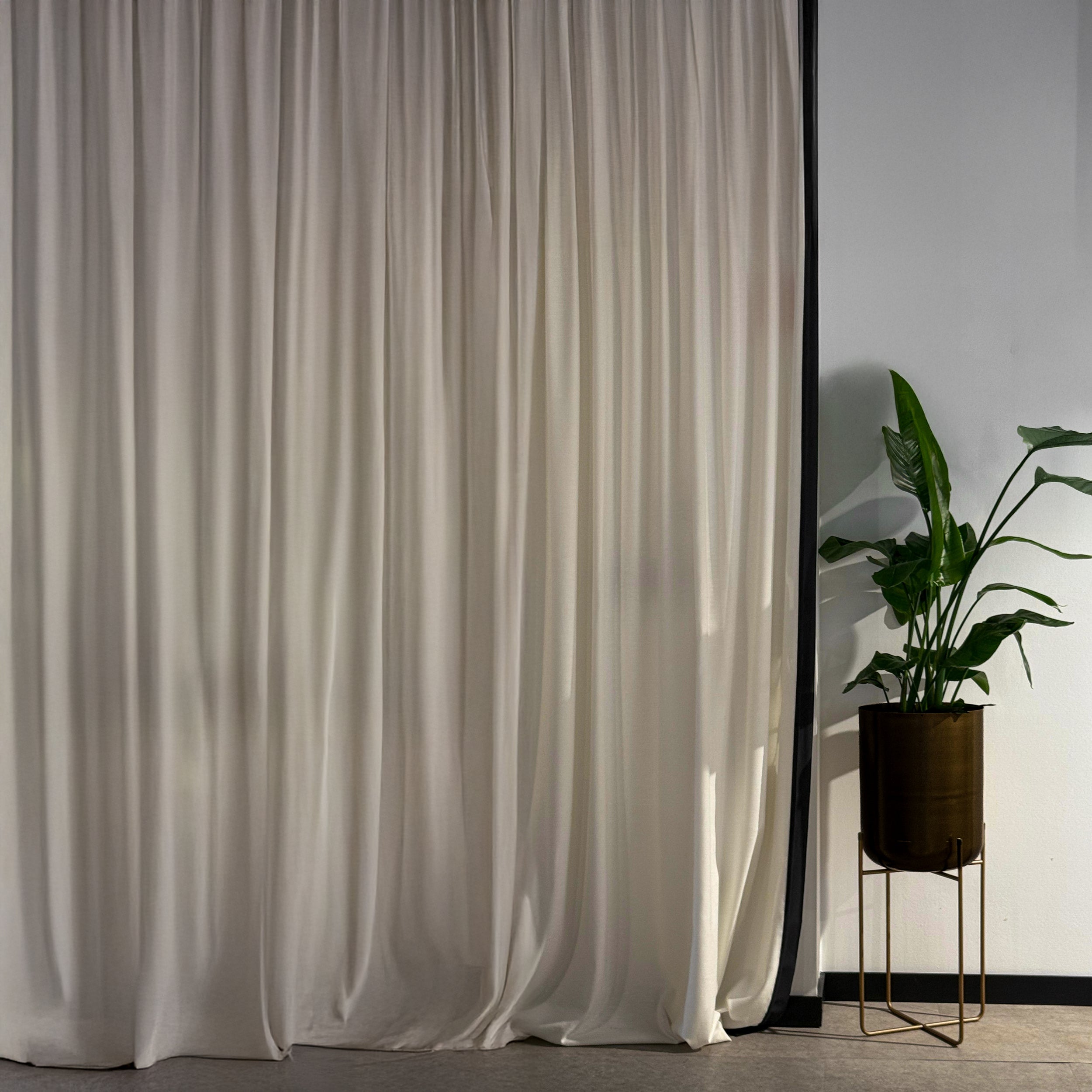 Jakie zasłony do salonu wybrać?