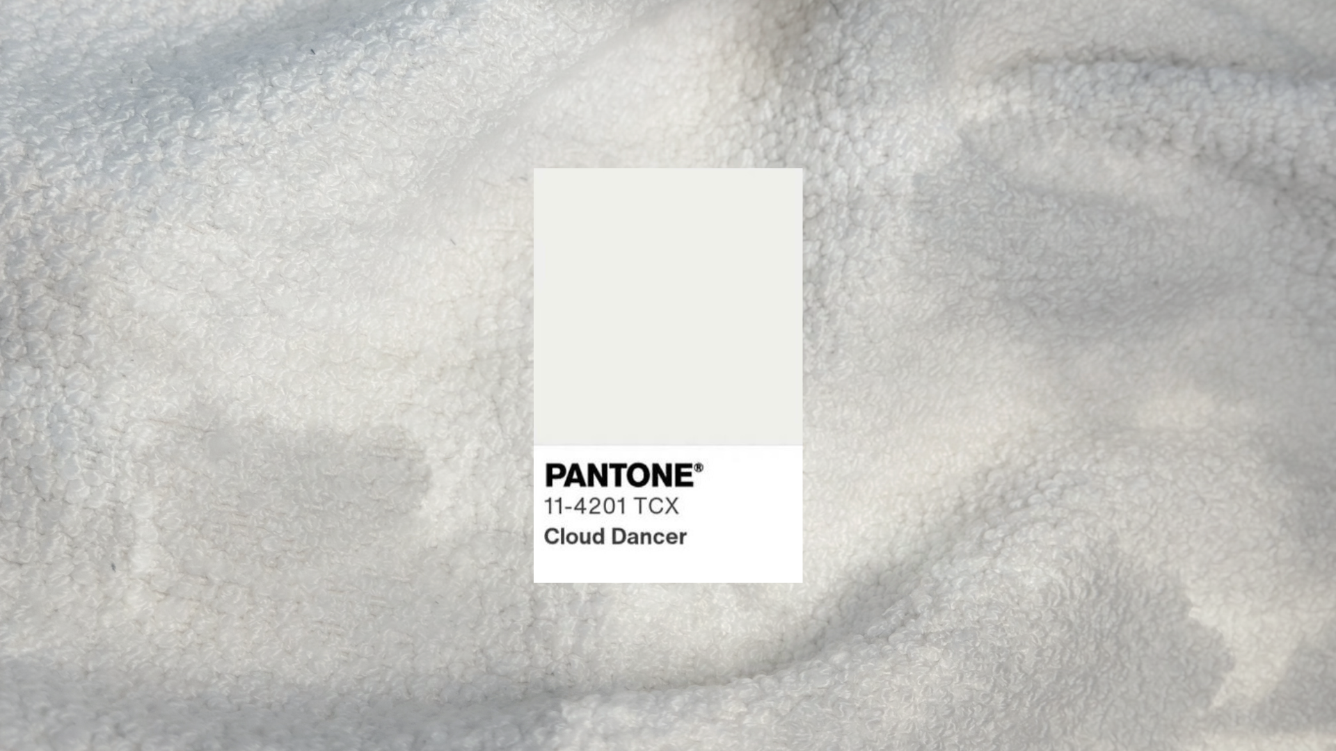 Cloud Dancer – kolor roku Pantone 2026 i personalizacja sof w AlmiDécor