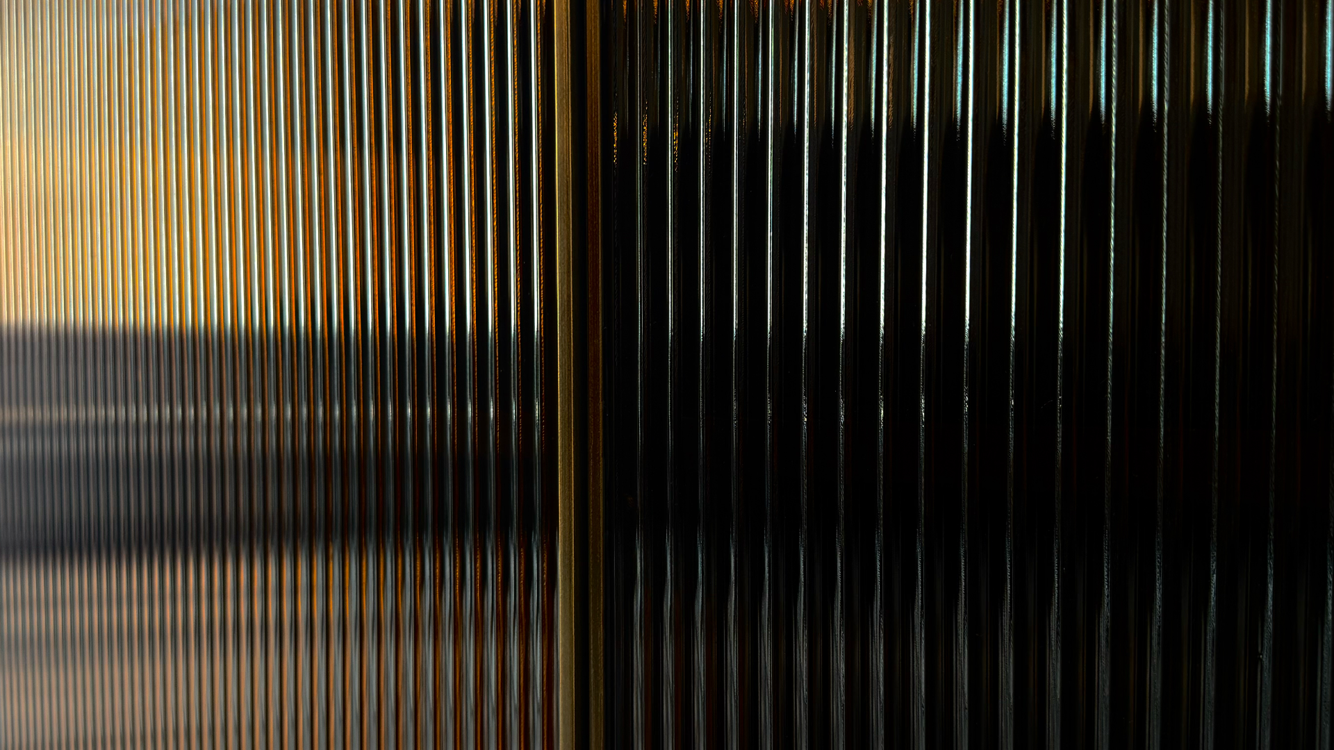 Szkło ryflowane i ornamentowe w designerskich wnętrzach