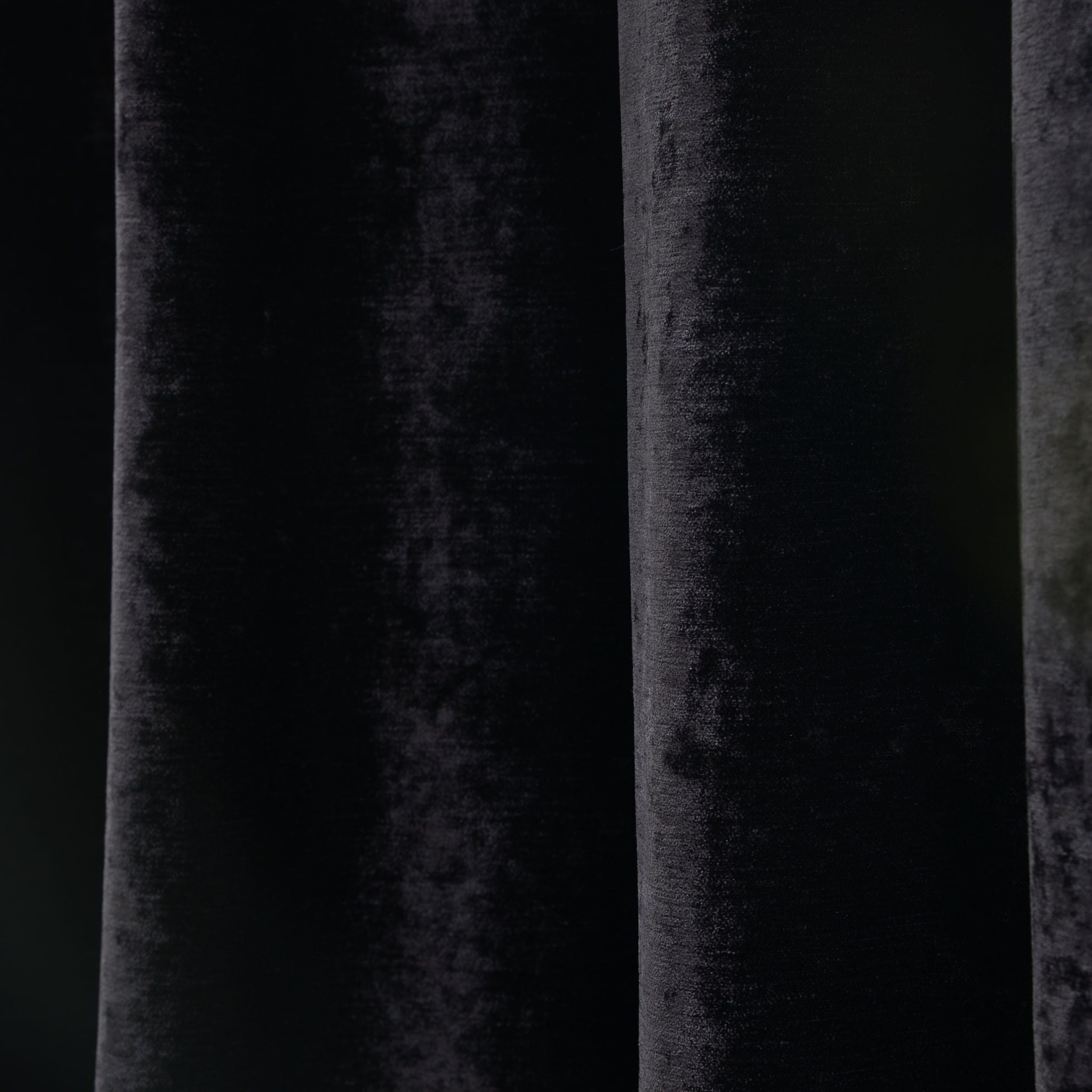 czarna zasłona na taśmie 140x300cm z kolekcji Velo z podszewką, elegancka i klasyczna