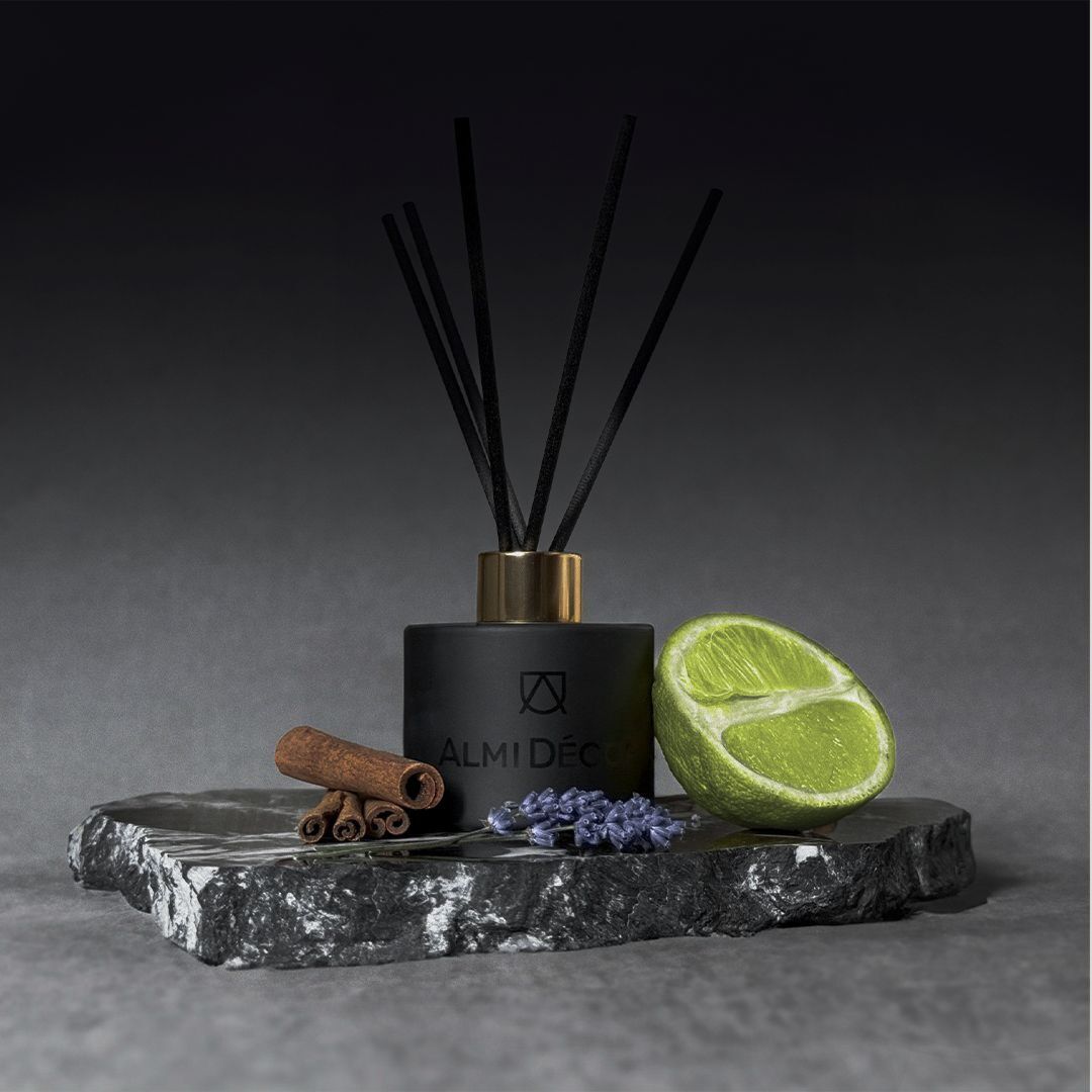 Dyfuzor AlmiDécor z patyczkami – widok z przodu.