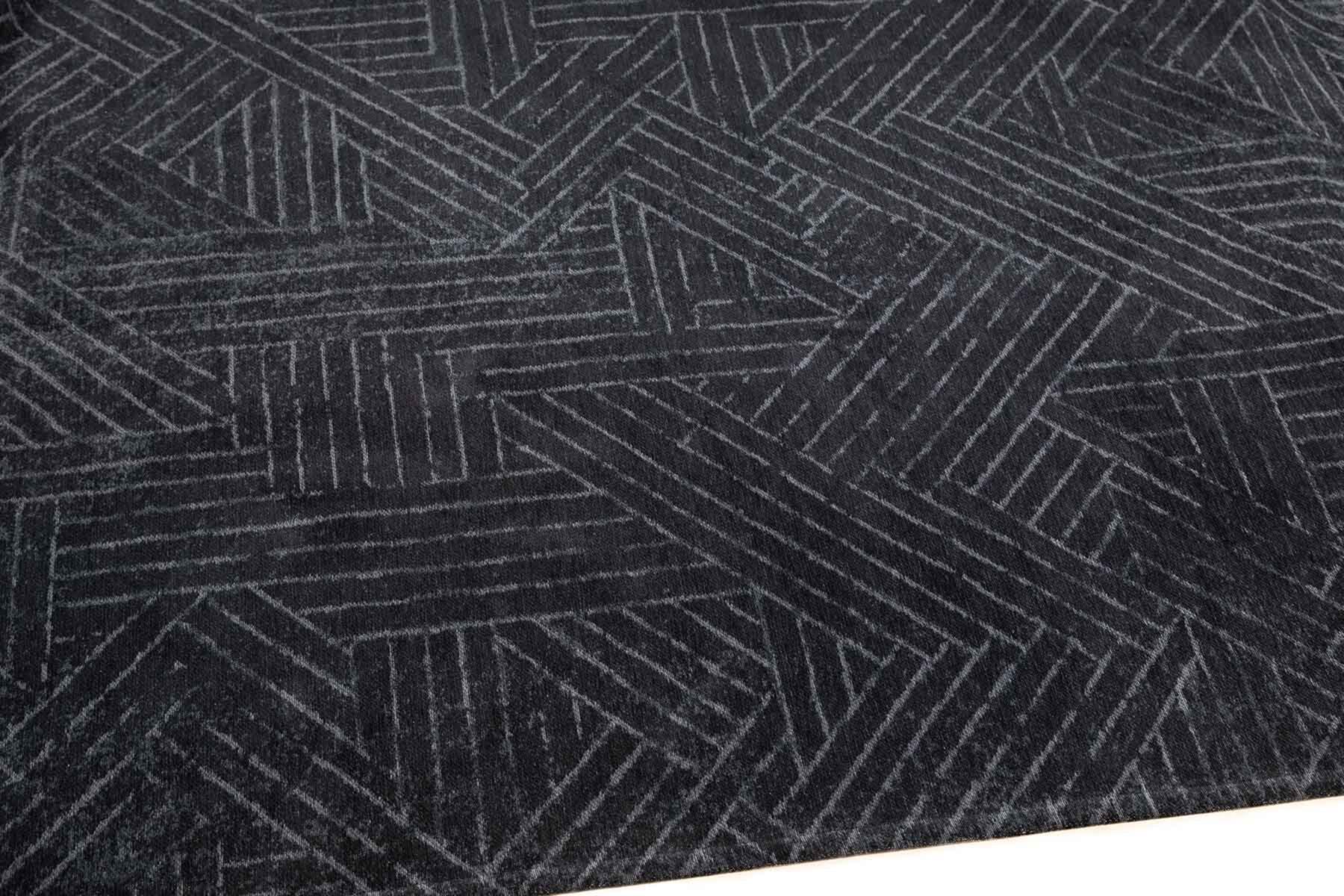 Easy-clean black geometric carpet 160x230