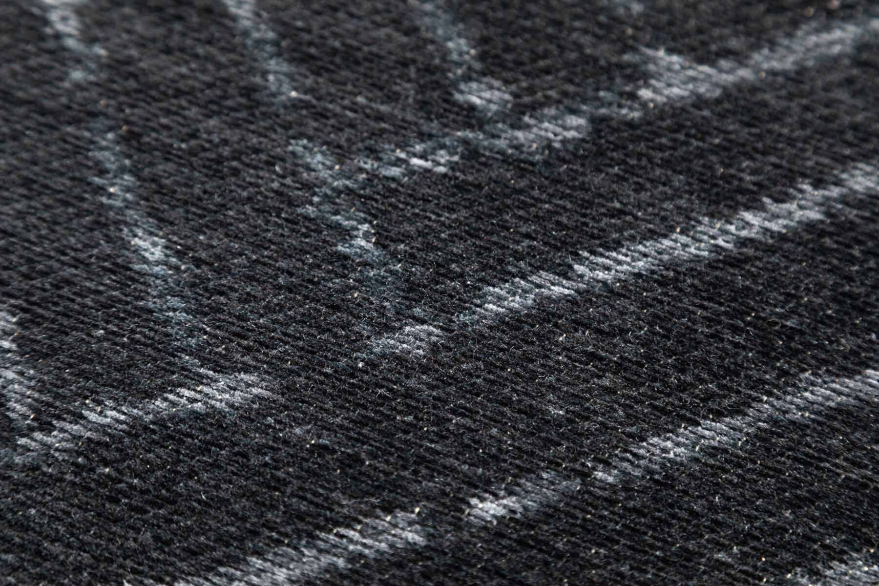 Easy-clean black geometric carpet 160x230