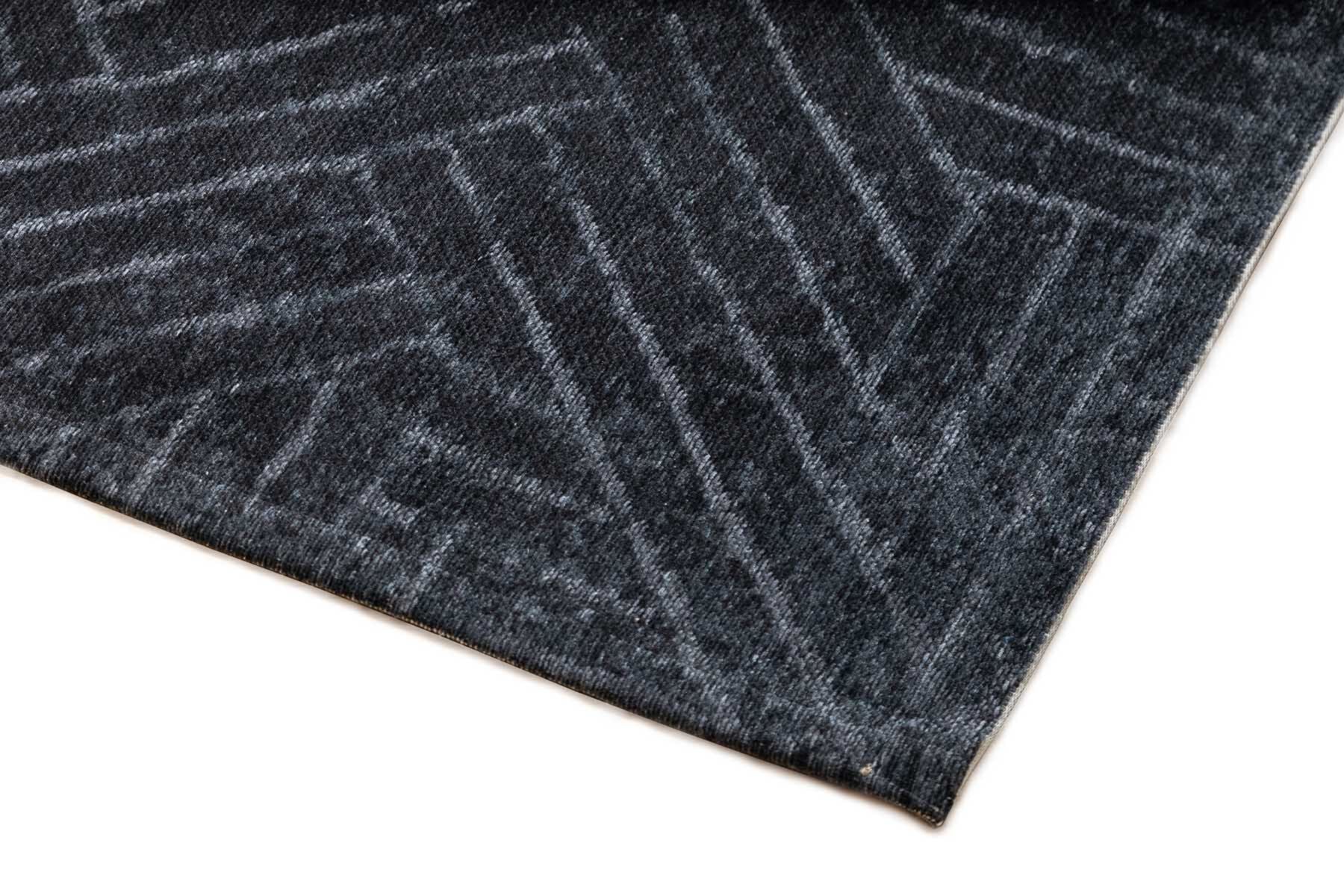 Easy-clean black geometric carpet 160x230