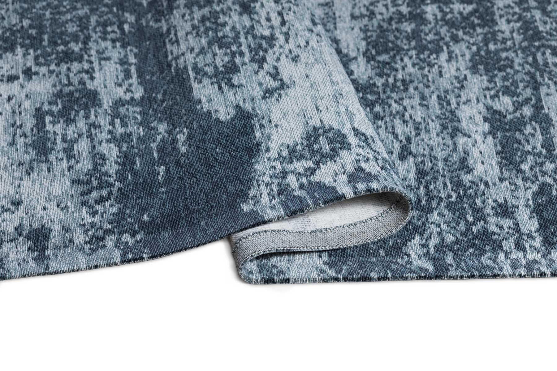 Easy-clean marine carpet, Flare