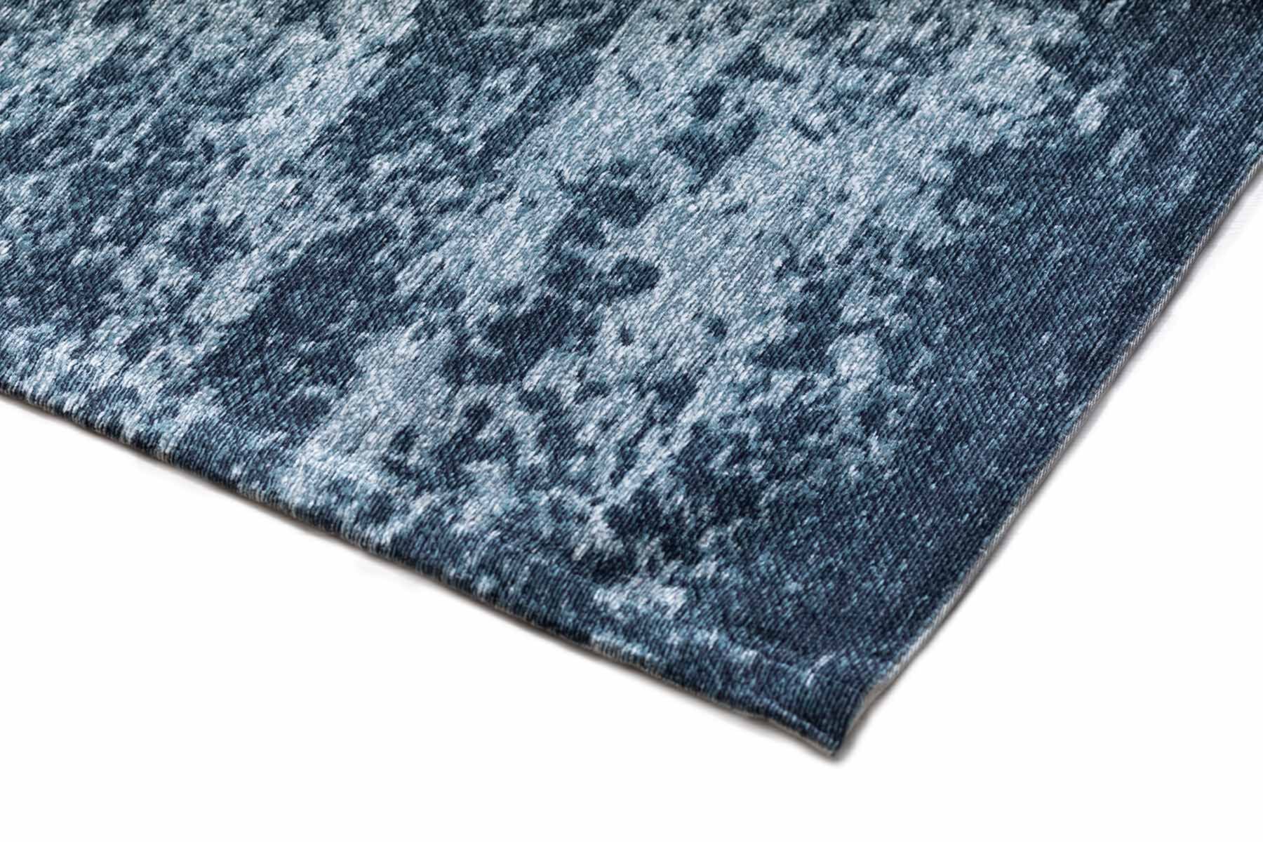 Easy-clean marine carpet, Flare