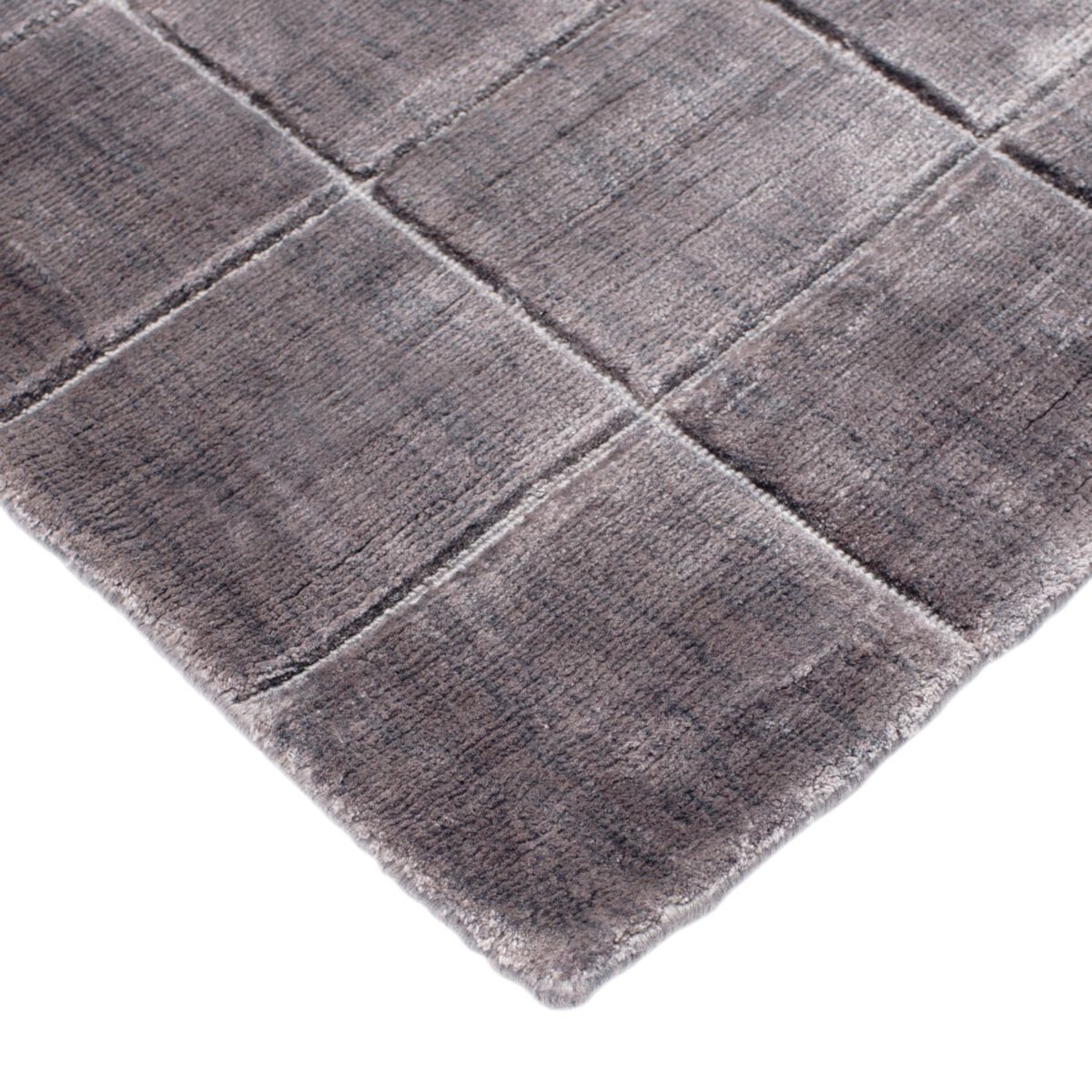 Hand-woven gray Gride checkered rug