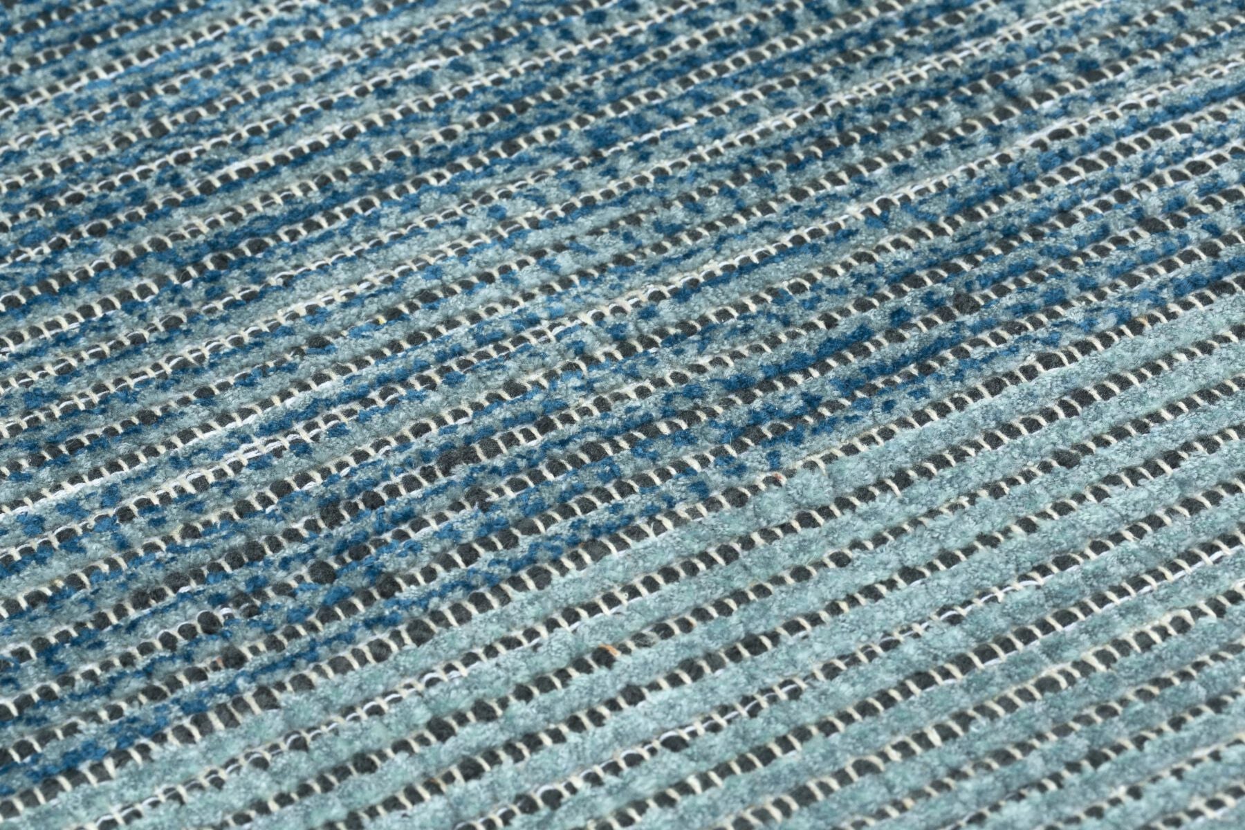 Ivette Ombre Niagara Hand-Knotted Rug