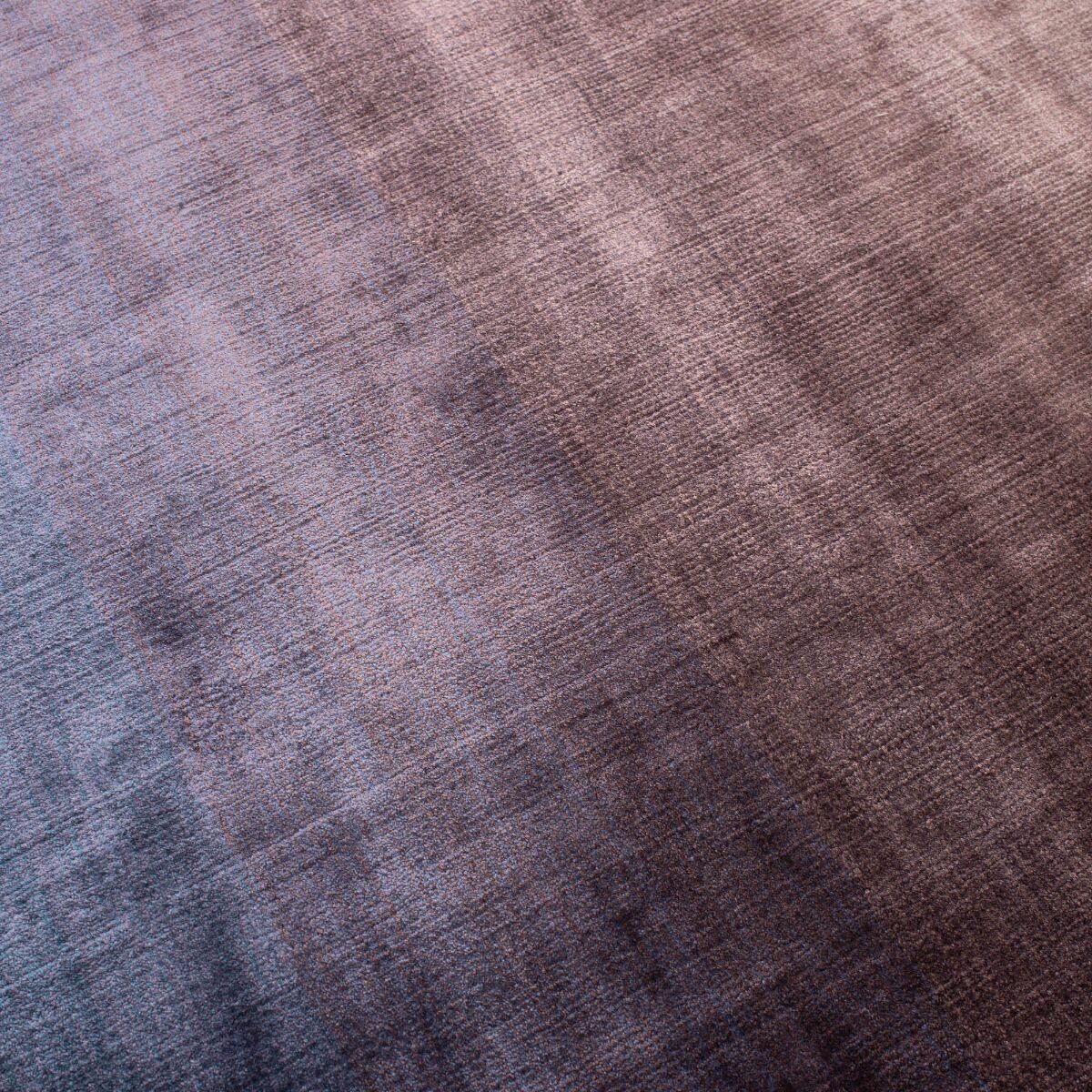 Hand-woven Purple Copper Ombre Sunset Rug