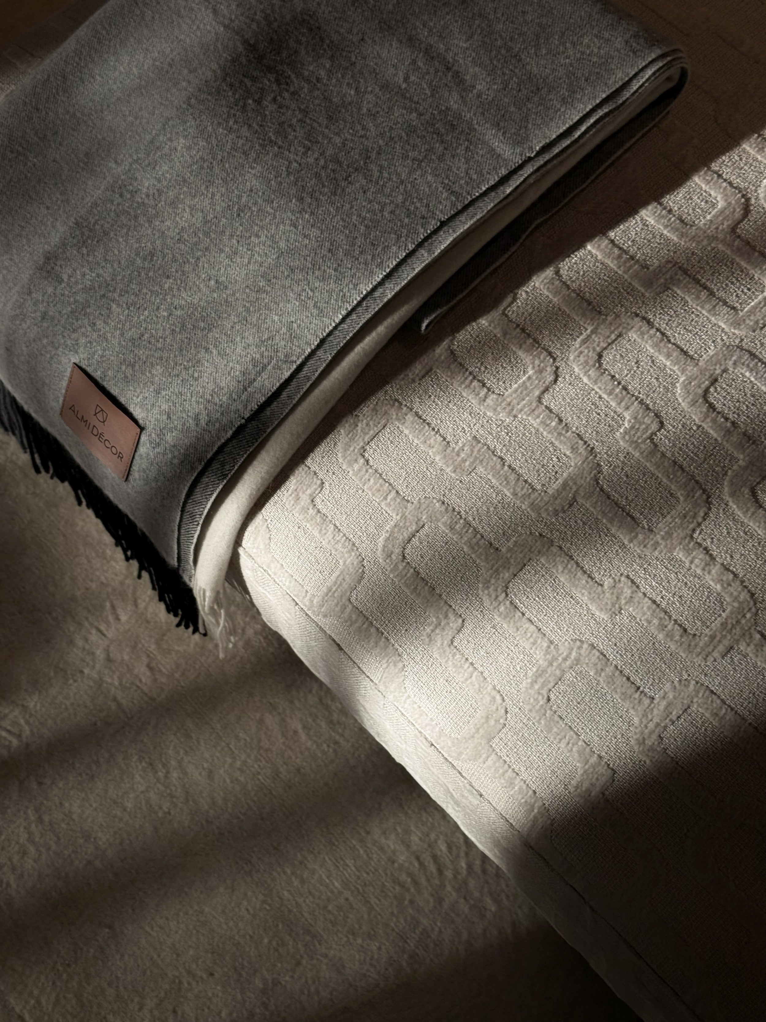 Koc z kaszmiru i wełny AlmiDécor Gray