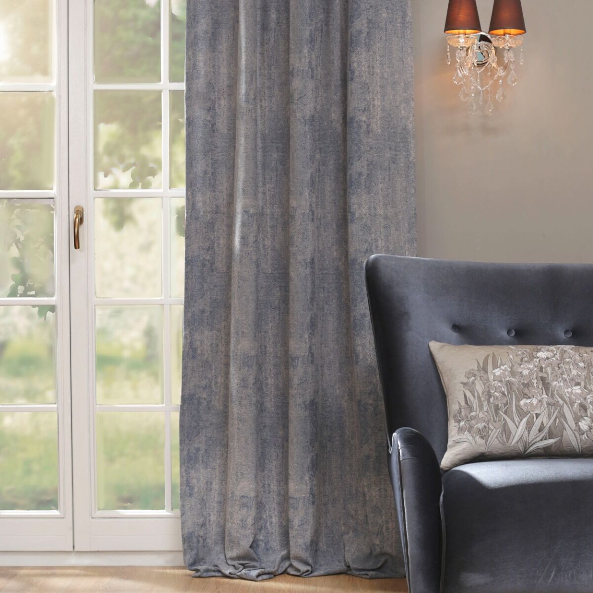 Curtain on a 270cm tape with a pattern referring to the vintage style