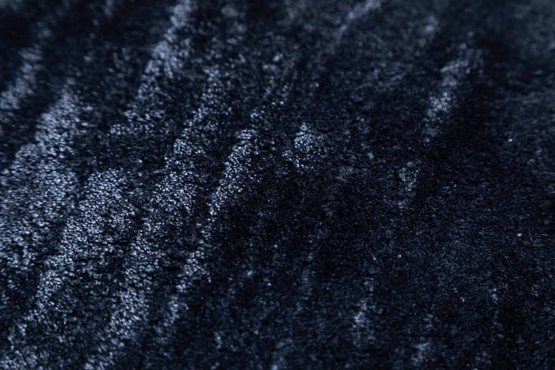 Hand-woven navy blue Zień Canyon rug