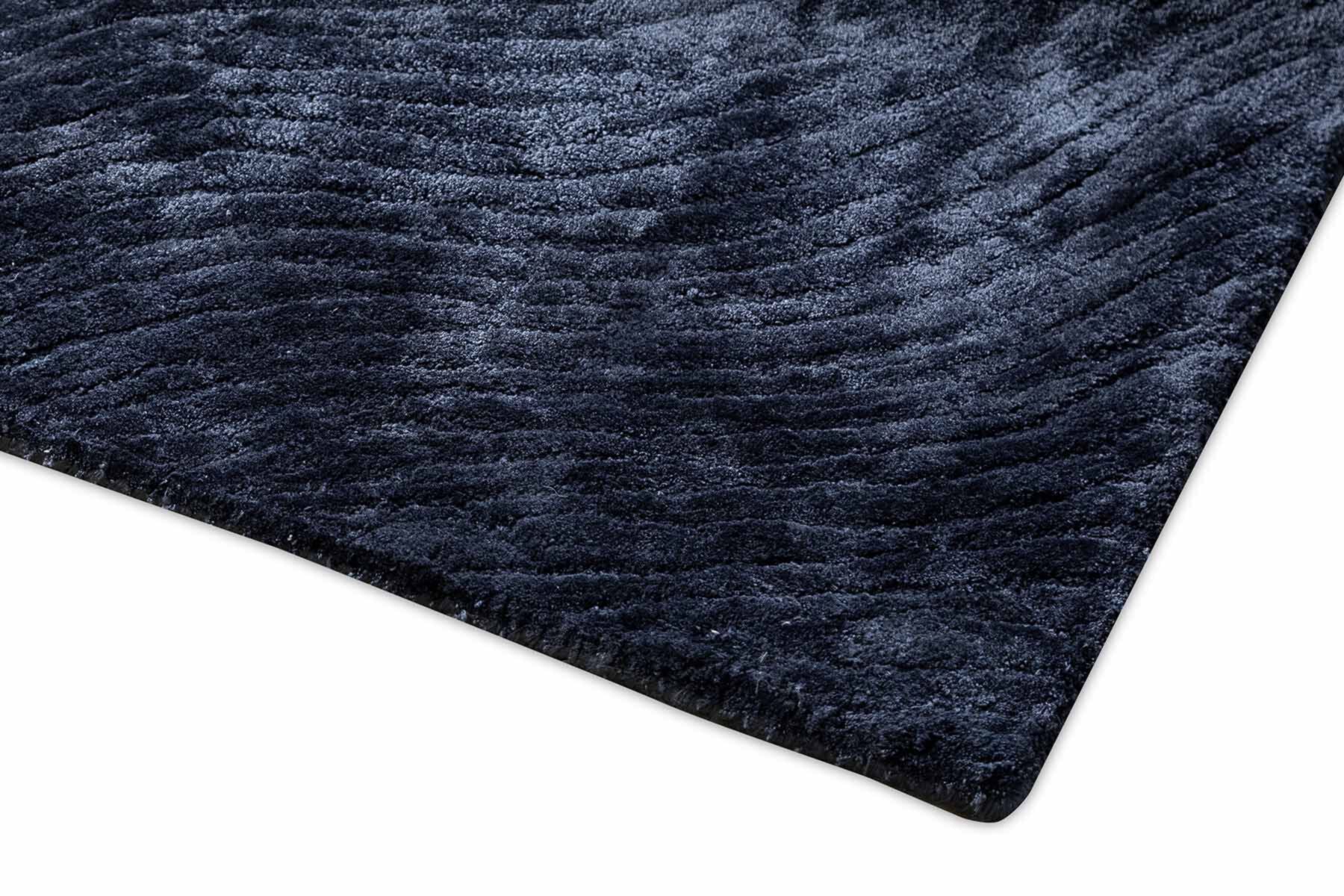 Hand-woven navy blue Zień Canyon rug