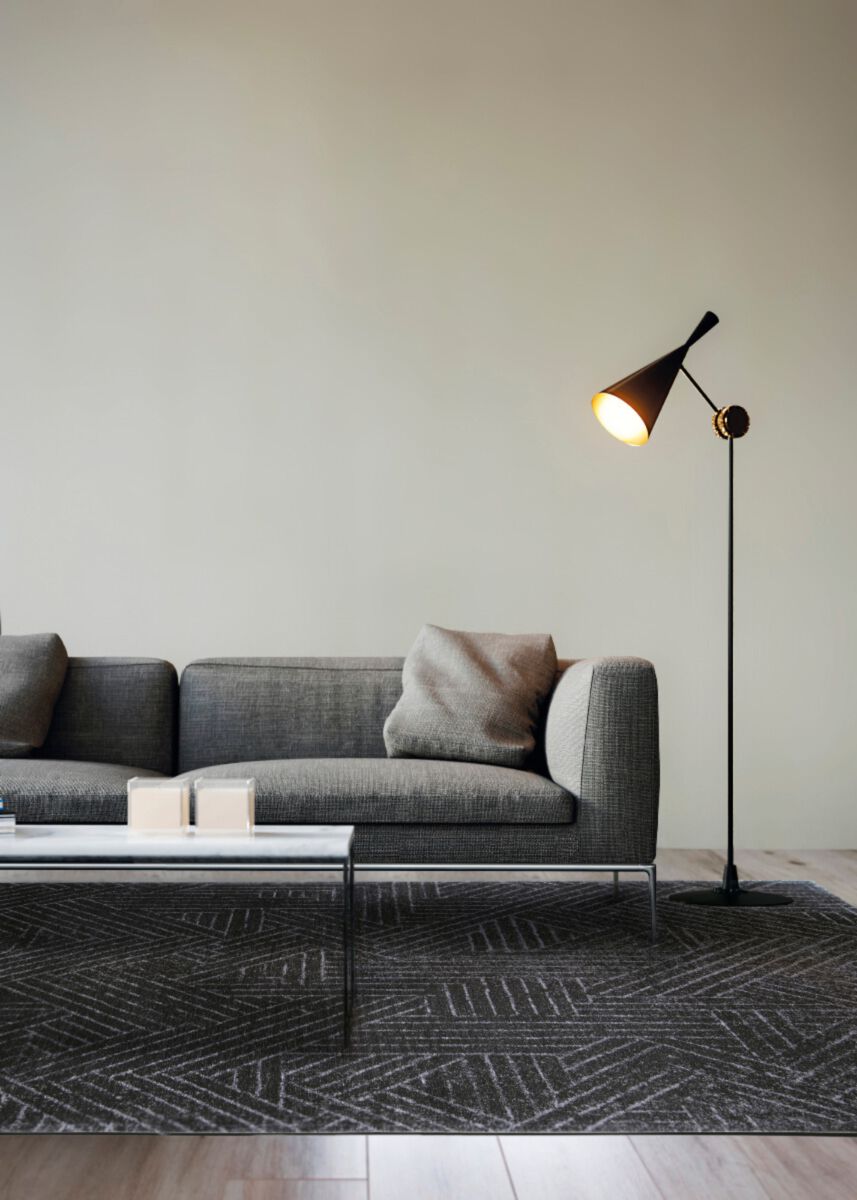 Easy-clean black geometric carpet 160x230