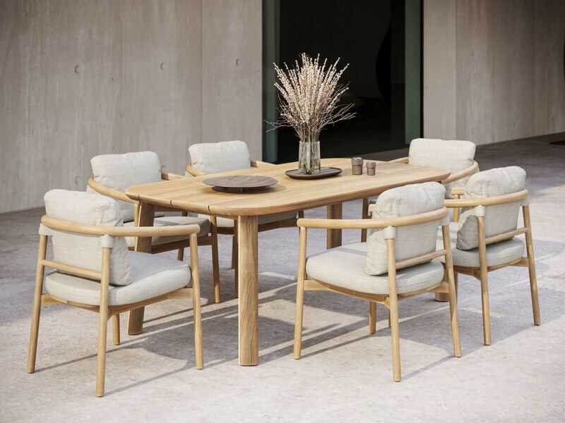Lyora Chair 