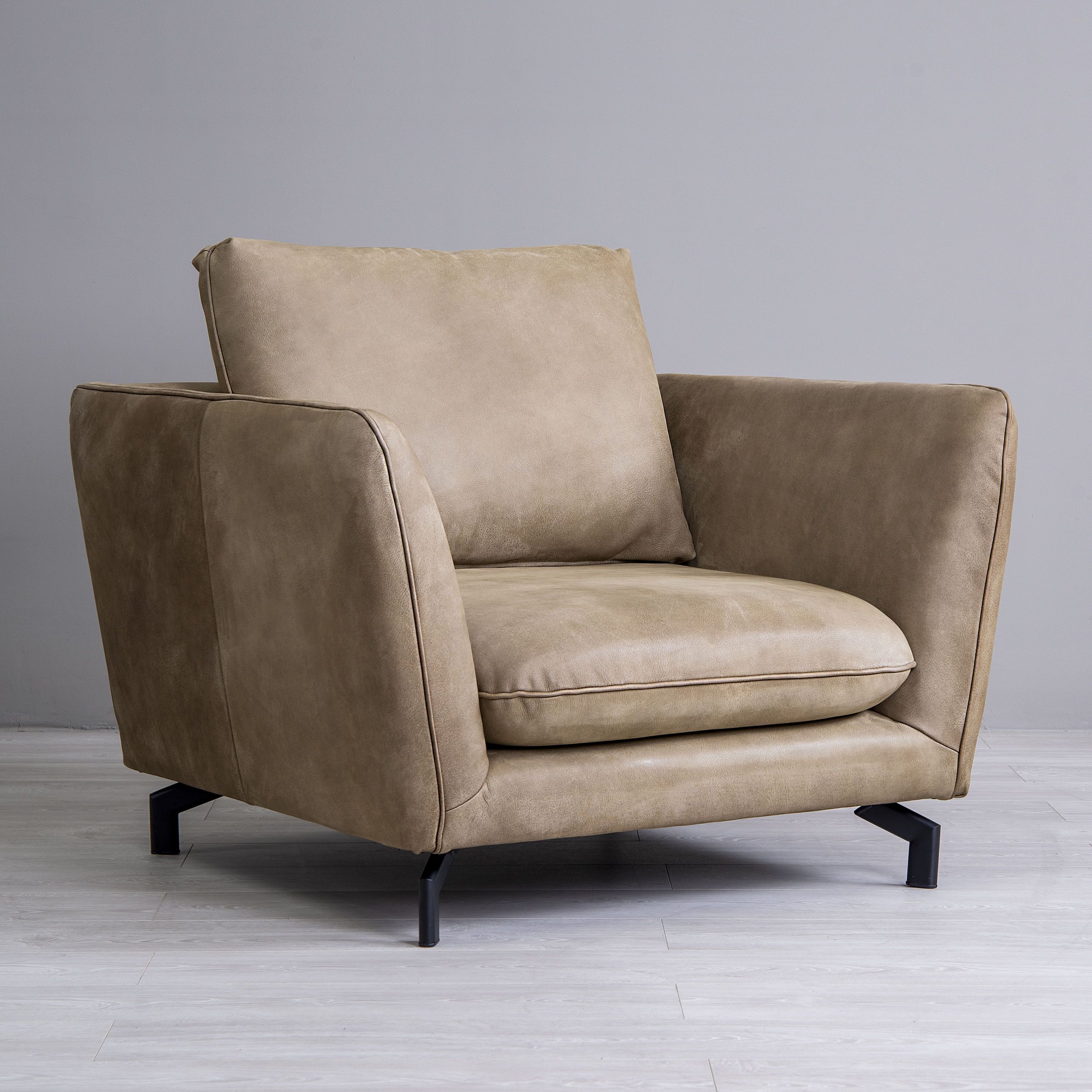 Modern Cagli armchair for the living room