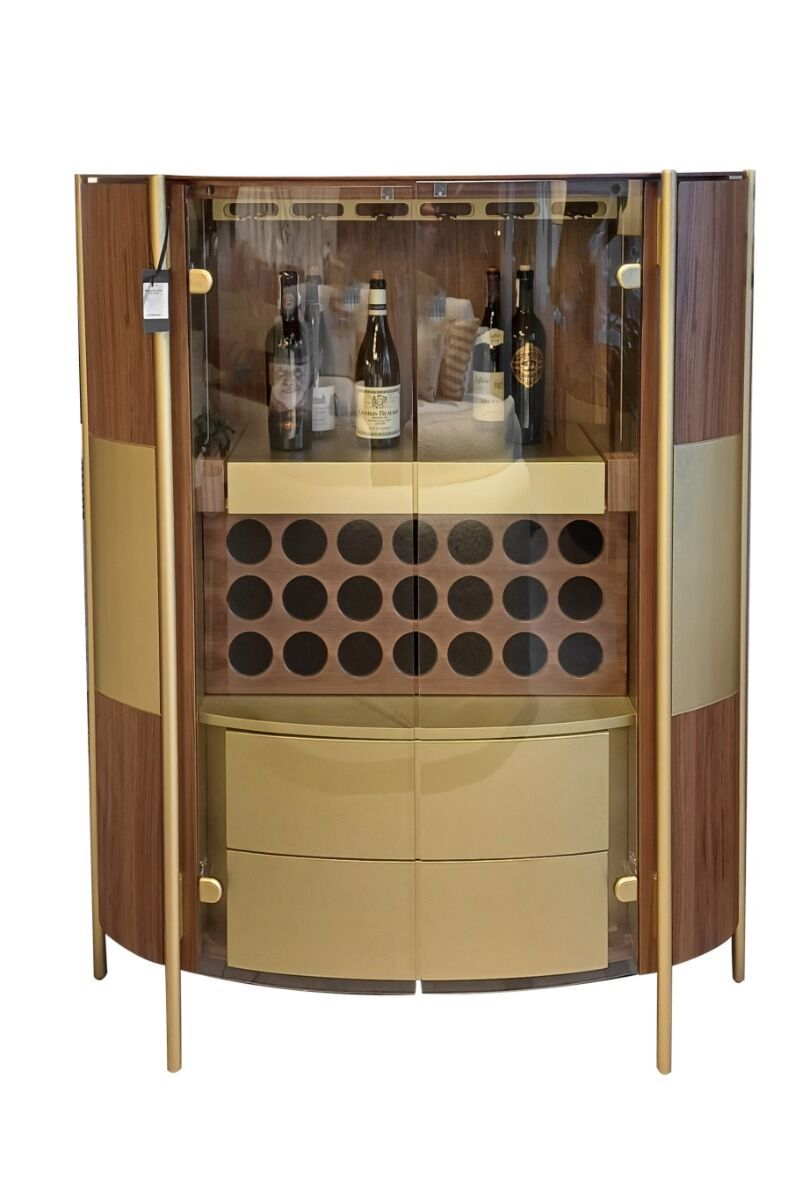 Vega bar display case